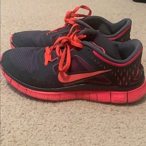 Dark grey & red Nike free run tennis shoes